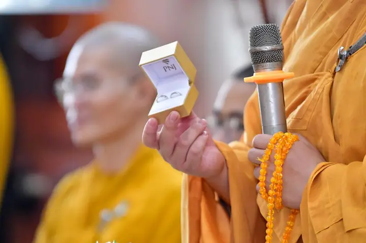 Phật Dạy Bốn Pháp Lành Giúp Vợ Chồng Sống Hạnh Phúc Bên Nhau