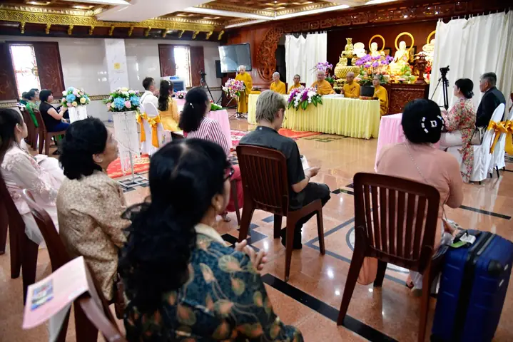 Phật Dạy Bốn Pháp Lành Giúp Vợ Chồng Sống Hạnh Phúc Bên Nhau