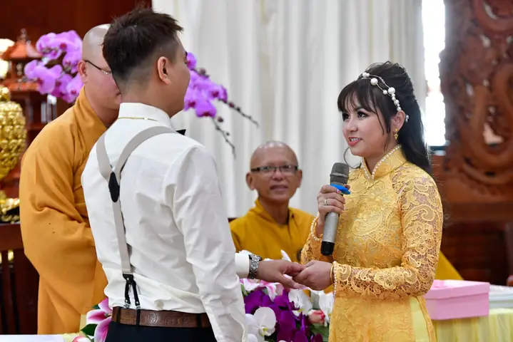 Phật Dạy Bốn Pháp Lành Giúp Vợ Chồng Sống Hạnh Phúc Bên Nhau