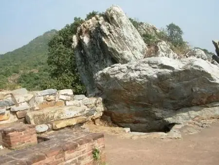 Đỉnh Linh Thứu - Ngay Trước Khi Tới Hương Thất Của Đức Phật