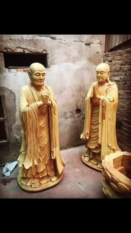 Vị Thần Phù Trợ Bên Cạnh Phật