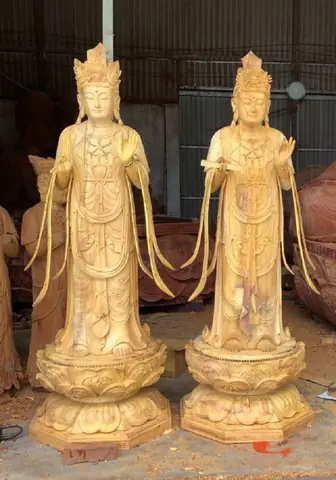 Vị Thần Phù Trợ Bên Cạnh Phật