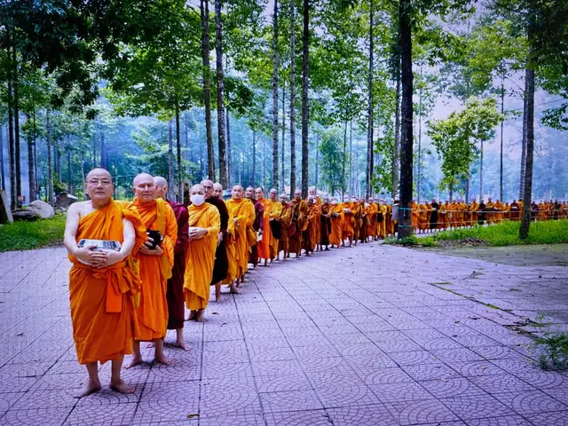 Phụng Sự Chúng Sanh Là Cúng Dường Chư Phật