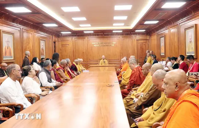 Đại Lão Hòa Thượng Thích Trí Quảng, Pháp Chủ Hội Đồng Chứng Minh Giáo Hội Phật Giáo Việt Nam Tiếp Các Trưởng Đoàn Đại Biểu Phật Giáo Các Nước Dự Đại Lễ Vesak Liên Hợp Quốc 2025. (ảnh: Xuân Khu/ttxvn)