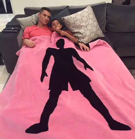 Phật Tử Phản Đối Cristiano Ronaldo Xúc Phạm Phật Giáo 3