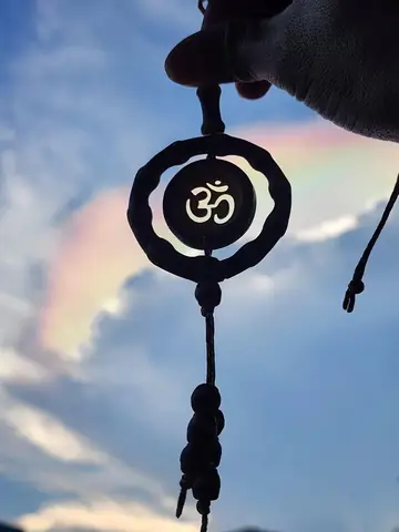 Ứng Dụng Của Mây Ngũ Sắc Trong Phật Giáo