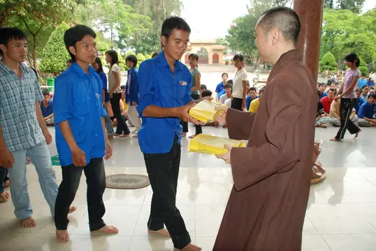 Sáng Thức Dậy Nghe Kinh Phật