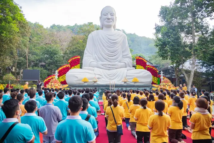 Sau Khi Thành Đạo, Đức Phật Nhập Định Một Tuần Đứng Nhìn Cây Bồ Đề, Điều Này Có Ý Nghĩa Gì?