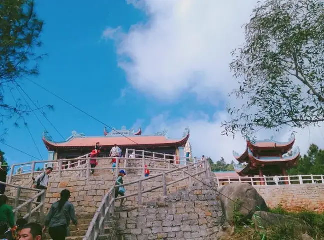 Tượng Quán Âm Diệu Thiện Tại Chùa Hương Tích Hà Tĩnh.