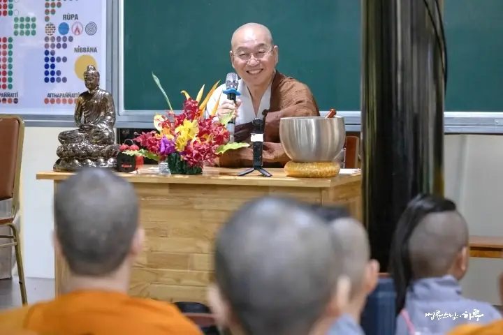 Ta Hỏi Phật Lời Việt: Khám Phá Bản Dịch Việt Nam Phổ Biến Và Giá Trị Nội Dung