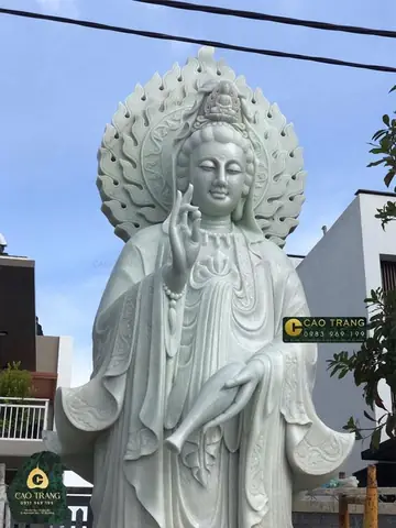 Quán Thế Âm Bồ Tát: Ngài Là Ai?