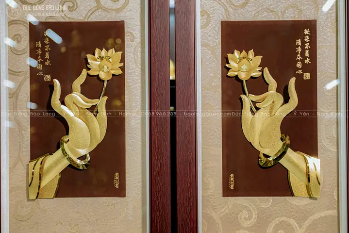 Đặc Điểm Của Bức Tranh Tay Phật Cầm Cành Hoa Sen Dát Vàng 24k Khổ 39cm X 65cm