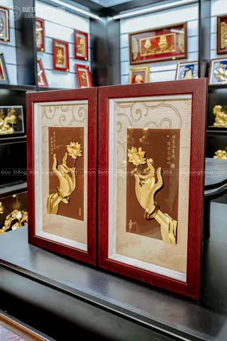 Tranh Tay Phật Cầm Cành Hoa Senthích Hợp Với Những Không Gian Nào?