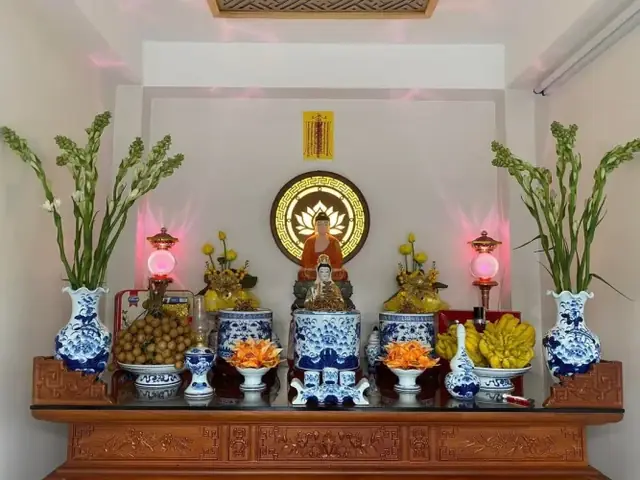 Hướng Dẫn Chi Tiết Cách Thay Bàn Thờ Phật Đúng Nghi Thức Và Phong Thủy