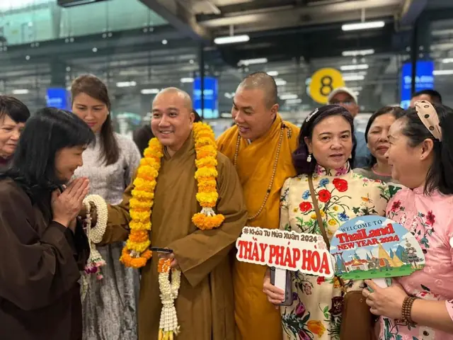 Thầy Pháp Hòa Trên Pháp Tòa