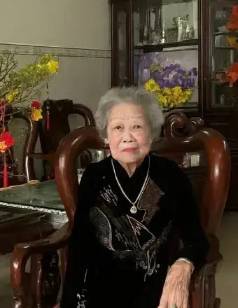 Thi Kệ Phật Giáo: Cẩm Nang Thực Hành Từ Giấc Ngủ Đến Khi Nhai Cơm