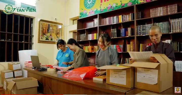 Gieo Duyên Cho Mọi Người Tìm Hiểu Kinh Sách Phật Giáo