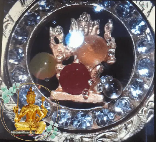 Thỉnh Xá Lợi Ở Thái Lan Nên Đeo Trên Người Hay Để Ở Bàn Thờ Cúng.