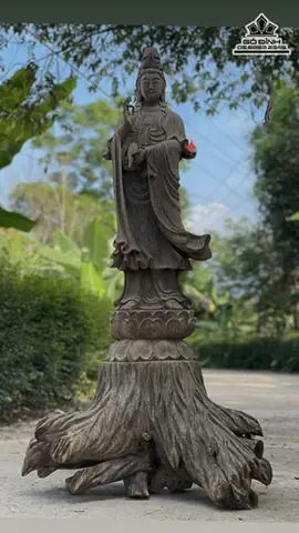 - Tượng Phật Quan Âm Đứng: Kích Thước Của Tượng Phật Quan Âm Đứng Khá Lớn Nên Thường Được Đặt Ở Những Nơi Đáp Ứng Được Yêu Cầu Về Không Gian, Chẳng Hạn Như Trên Đỉnh Núi Hay Đơn Giản Là Trên Bàn Thờ Ngoài Trời.