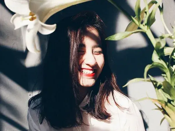 Bài Thơ Mượn Nụ Cười Em (tác Giả Trầm Vân)