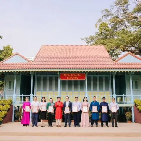 Quà Ý Nghĩa Cho Người Thân Nơi Xa Xứ: Mang Sen Việt, Hồn Việt, Văn Hoá Việt Lan Toả Muôn Nơi!