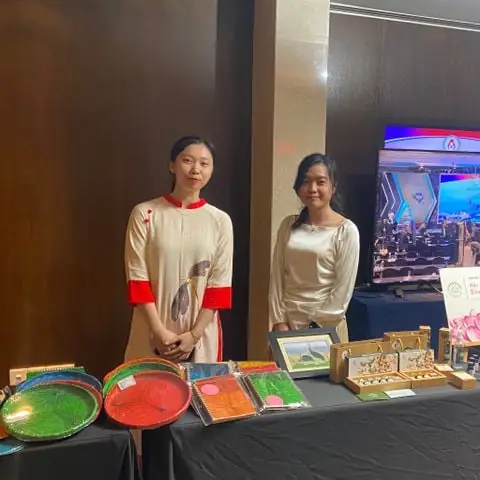 Thu Hút Khách Tham Quan Workshop Làm Sổ Tay Lá Sen Tại Hội Nghị Tim Mạch Lần Thứ 11