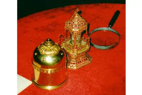 Hop-dung-ngoc-xa-loi