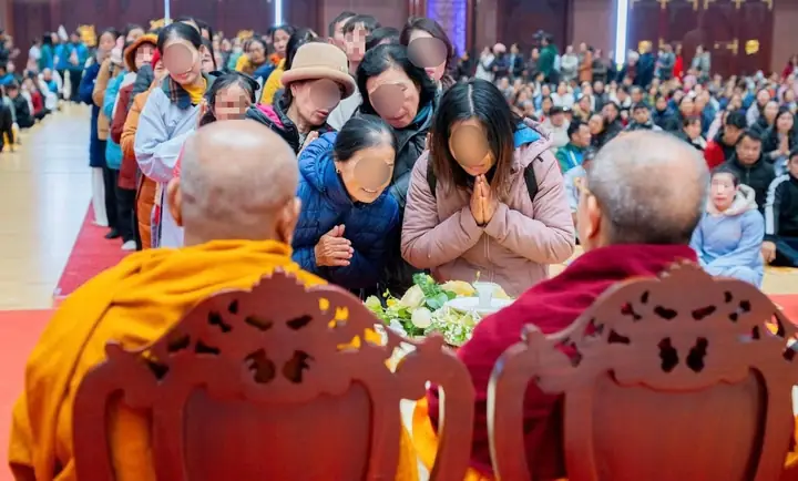 Xôn Xao Clip Xá Lợi Tóc Của Đức Phật Tự Chuyển Động Tại Chùa Ba Vàng