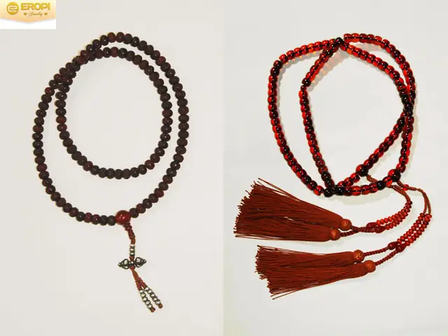 Tràng Hạt Có Nguồn Gốc Từ Ấn Độ Và Đã Trở Thành Một Vật Quan Trọng Trong Đời Sống Tín Ngưỡng, Văn Hóa Của Người Dân Ấn Độ Cổ. Trong Phật Giáo, Tràng Hạt Là Vật Tùy Thân Của Các Hành Giả Giúp Họ Chú Tâm Vào Trì Niệm, Đi Sâu Hơn Vào Các Trạng Thái Của Định Để Làm Phát Khởi Tuệ Giác.