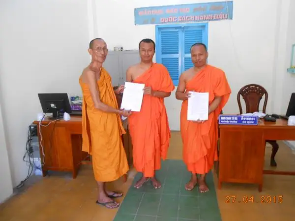 Tìm Hiểu Y Phục Tu Sĩ Của Phật Giáo Nam Tông Khmer Và Bắc Tông Ở Trà Vinh (monk’s Costumes Of Khmer Theravada Buddhism And Mahayana Buddhism In Tra Vinh Province)