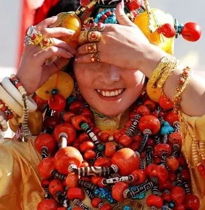 Trang Sức Phật Giáo Tây Tạng: Ý Nghĩa, Biểu Tượng Và Cách Chọn Lựa Phù Hợp