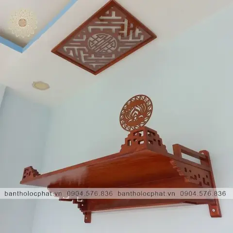 Khi Chọn Chất Liệu Cho Bàn Thờ Treo Tường, Chất Liệu Gỗ Là Một Lựa Chọn Phổ Biến Và Có Ý Nghĩa Quan Trọng: