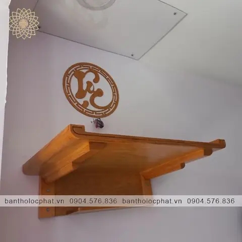 Khi Chọn Chất Liệu Cho Bàn Thờ Treo Tường, Chất Liệu Gỗ Là Một Lựa Chọn Phổ Biến Và Có Ý Nghĩa Quan Trọng: