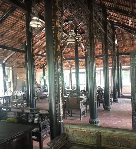 Bộ Ba Tượng Đồng Quý Giá Tại Tiểu Lâu Tứ Giác Bát Dần