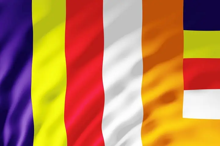 Treo Cờ Phật Giáo Thế Nào Cho Đúng?