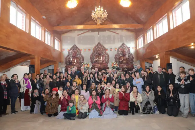 Hướng Dẫn Tri Ân Phật Thích Ca: Ý Nghĩa, Nghi Lễ Và Các Hình Thức Tưởng Niệm Trong Đời Sống Hiện Đại