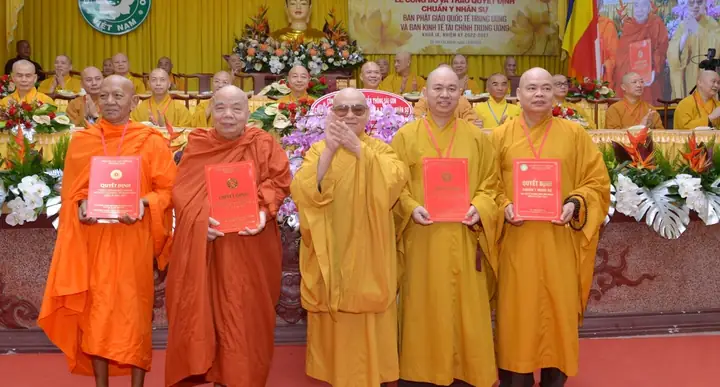 Lễ Trao Quyết Định Nhân Sự Ban Phật Giáo Quốc Tế Và Kinh Tế-tài ...
