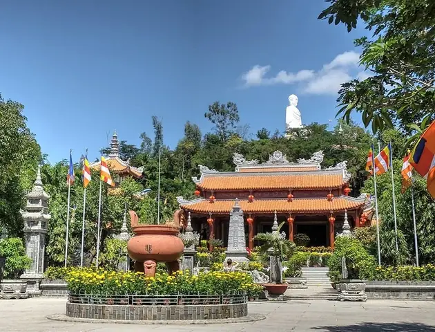 Chùa Long Sơn Thâm Nghiêm
