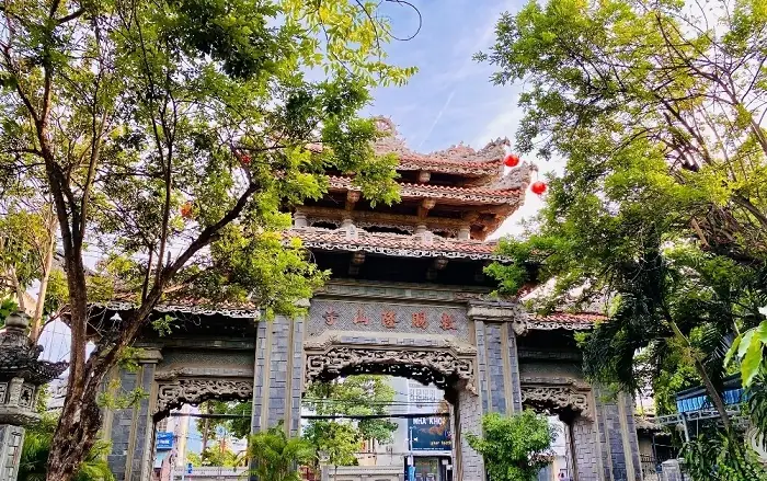 Lịch Sử Xây Dựng Và Sự Tích Chùa Long Sơn Nha Trang