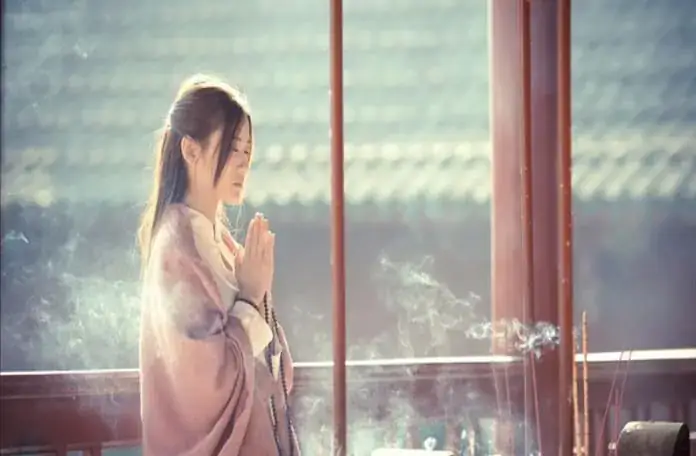 Tại Sao Nghe Chú Đại Bi, Niệm Phật, Tụng Kinh Lại Khóc?