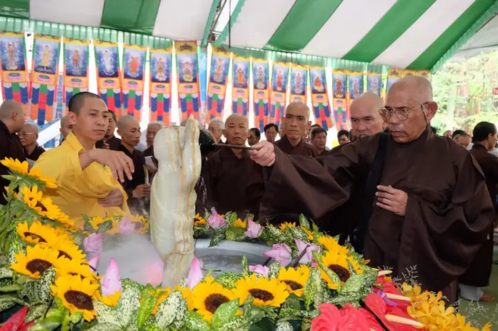 Lễ Tụng Kinh Khánh Đản Và Lễ Tắm Phật Tại Tổ Đình Quan Âm Tu Viện, Biên Hoà, Đồng Nai.