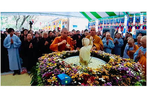 Lễ Tụng Kinh Khánh Đản Và Lễ Tắm Phật Tại Tổ Đình Quan Âm Tu Viện, Biên Hoà, Đồng Nai.