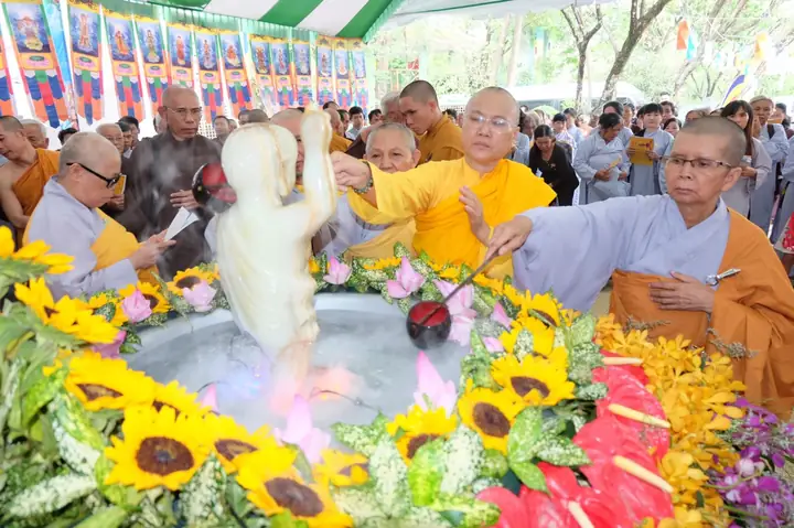 Lễ Tụng Kinh Khánh Đản Và Lễ Tắm Phật Tại Tổ Đình Quan Âm Tu Viện, Biên Hoà, Đồng Nai.