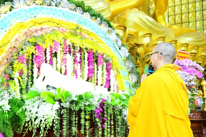 Tuổi Trẻ Hướng Phật