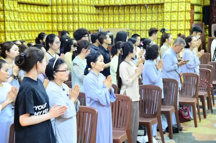 Tuổi Trẻ Hướng Phật