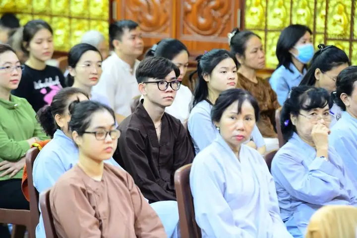 Tuổi Trẻ Hướng Phật