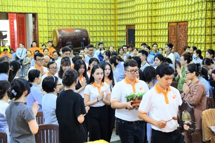 Tuổi Trẻ Hướng Phật