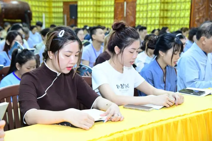 Tuổi Trẻ Hướng Phật