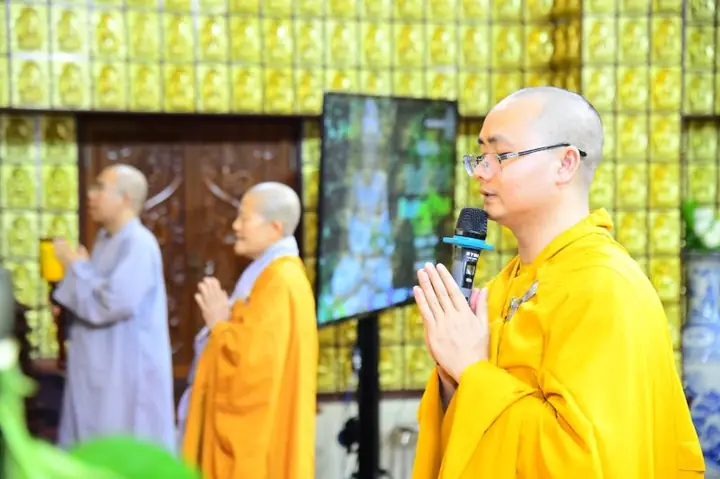 Tuổi Trẻ Hướng Phật