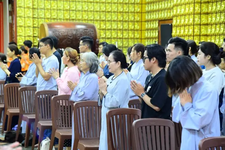 Tuổi Trẻ Hướng Phật